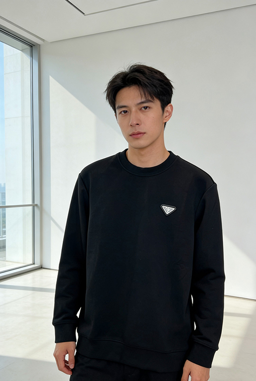 プラダコピー 三角形のロゴ入りクルーネックのスウェットシャツ