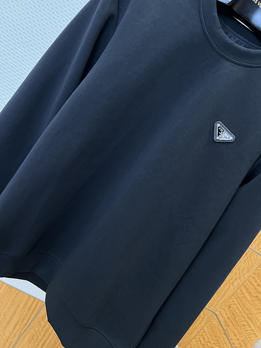 プラダコピー 三角形のロゴ入りクルーネックのスウェットシャツ