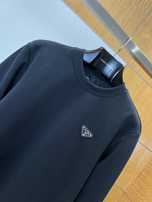 プラダコピー 三角形のロゴ入りクルーネックのスウェットシャツ