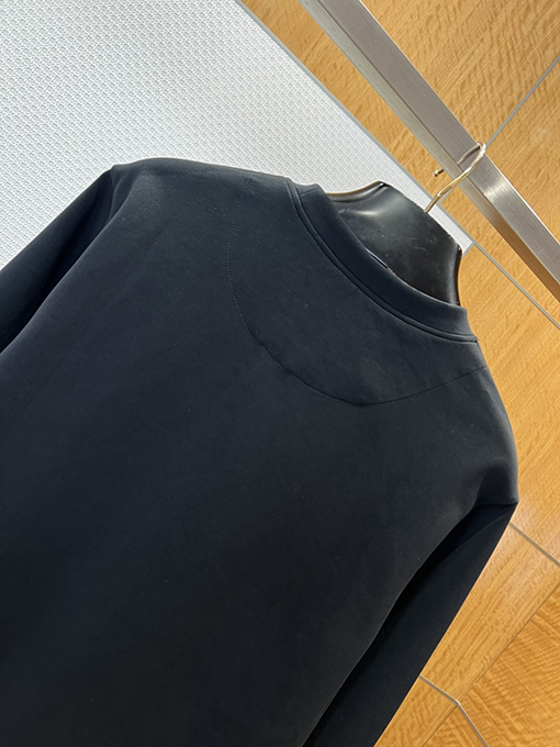 プラダコピー 三角形のロゴ入りクルーネックのスウェットシャツ