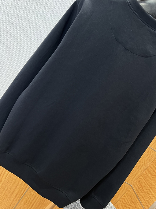 プラダコピー 三角形のロゴ入りクルーネックのスウェットシャツ