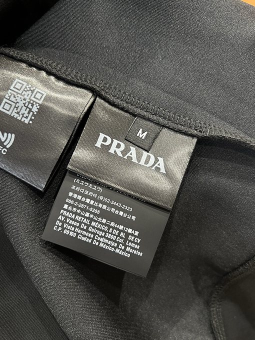 プラダコピー 三角形のロゴ入りクルーネックのスウェットシャツ