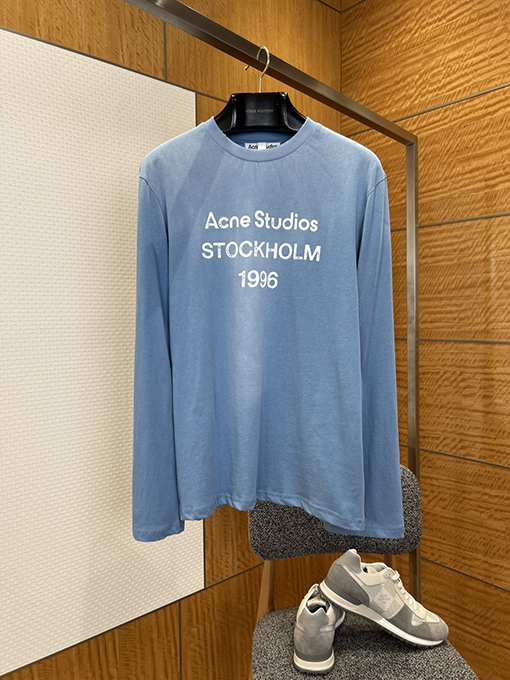 アクネストゥディオズスーパーコピー Acne Studios STOCKHOLM 1996 ダメージプリントのクルーネック長袖シャツ