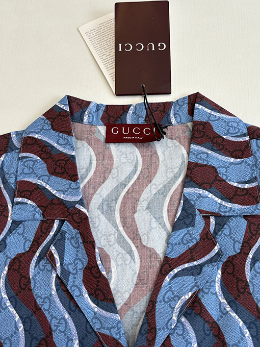 グッチブランドスーパーコピー 波状のGGモノグラムプリントが全体にあしらわれた半袖シャツ