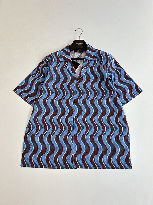 グッチブランドスーパーコピー 波状のGGモノグラムプリントが全体にあしらわれた半袖シャツ