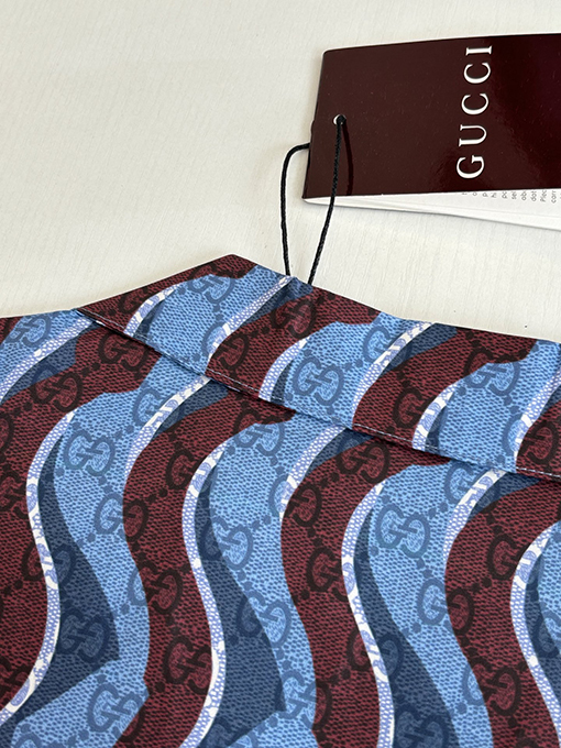 グッチブランドスーパーコピー 波状のGGモノグラムプリントが全体にあしらわれた半袖シャツ