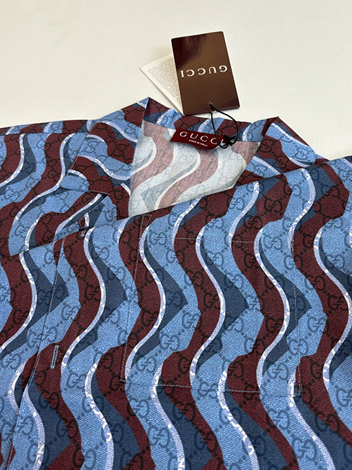 グッチブランドスーパーコピー 波状のGGモノグラムプリントが全体にあしらわれた半袖シャツ