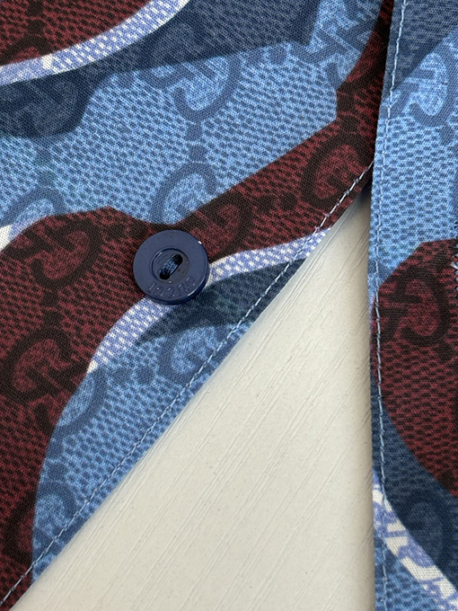 グッチブランドスーパーコピー 波状のGGモノグラムプリントが全体にあしらわれた半袖シャツ