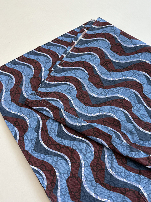 グッチブランドスーパーコピー 波状のGGモノグラムプリントが全体にあしらわれた半袖シャツ