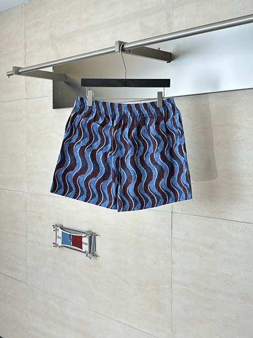 グッチ 波状のGGモノグラムプリントのカジュアルショーツ