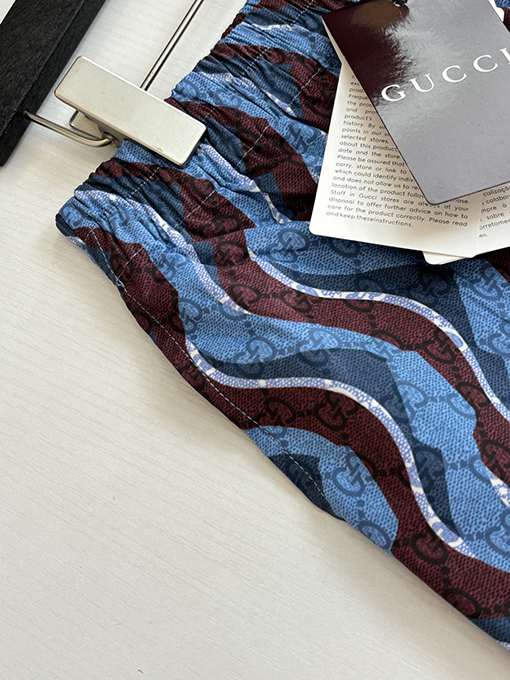 グッチ 波状のGGモノグラムプリントのカジュアルショーツ