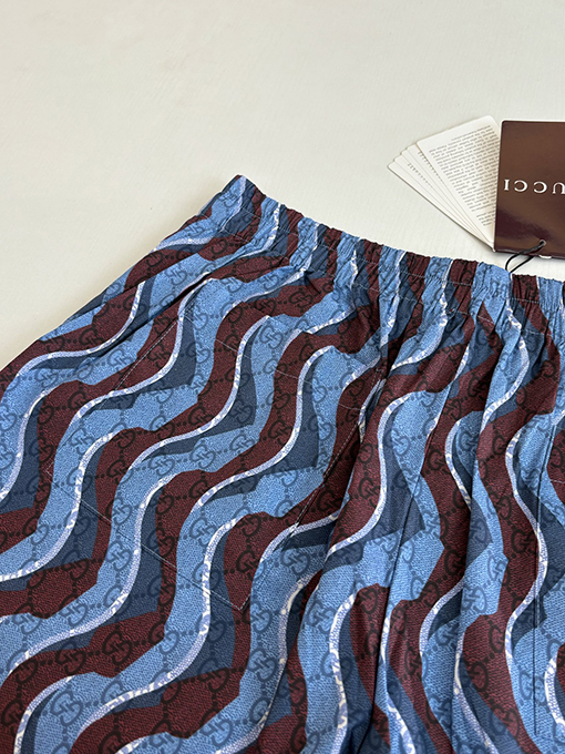 グッチ 波状のGGモノグラムプリントのカジュアルショーツ