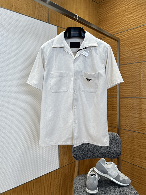 プラダコピー メタルロゴ入りダブルポケット半袖シャツ