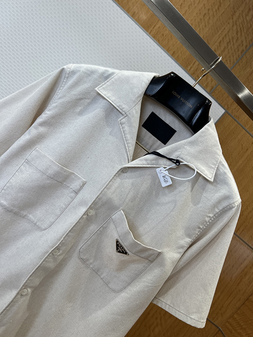 プラダコピー メタルロゴ入りダブルポケット半袖シャツ