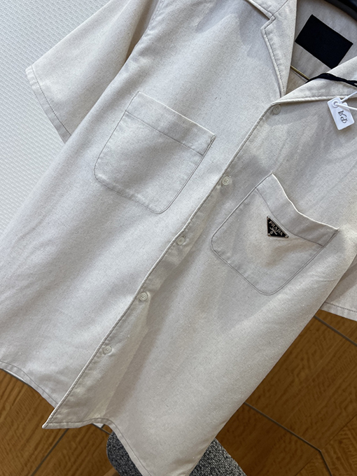 プラダコピー メタルロゴ入りダブルポケット半袖シャツ