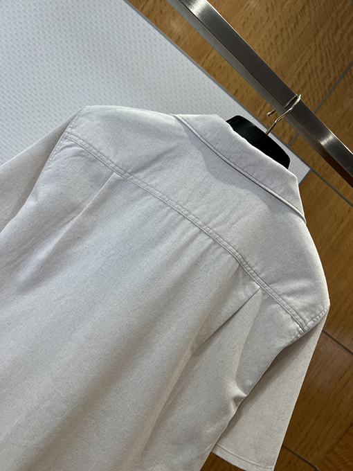 プラダコピー メタルロゴ入りダブルポケット半袖シャツ