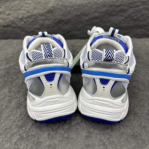 オフホワイト BE RIGHT BACK 高性能ランニングシューズ