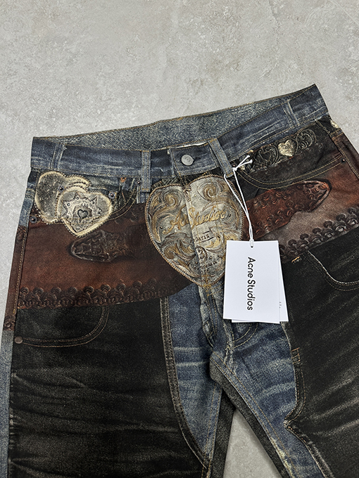 アクネストゥディオズスーパーコピー 3Dハートプリントジーンズ
