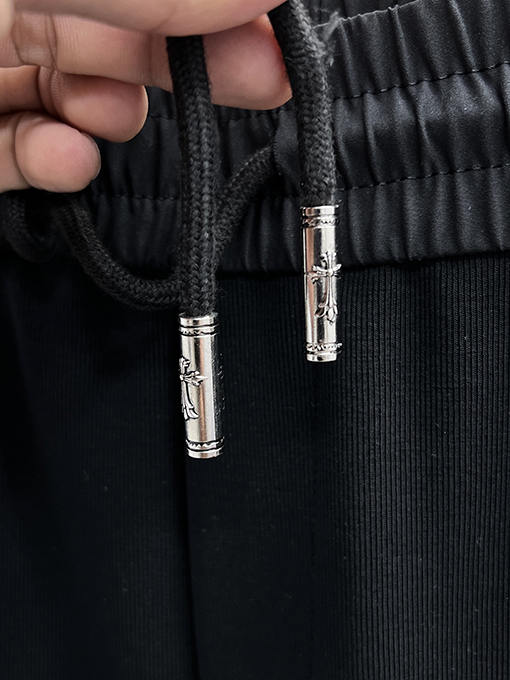 クロムハーツ 光沢のあるアップリケロゴ入りカジュアルパンツ