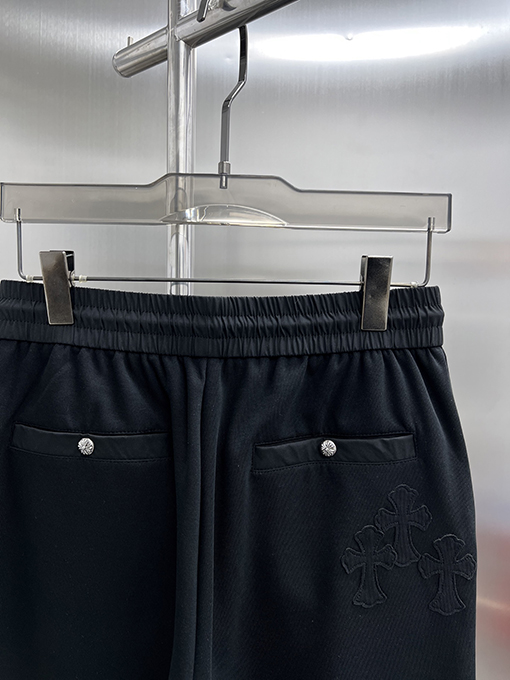 クロムハーツ 光沢のあるアップリケロゴ入りカジュアルパンツ