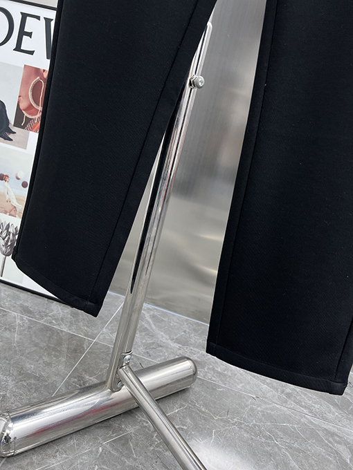 クロムハーツ 光沢のあるアップリケロゴ入りカジュアルパンツ