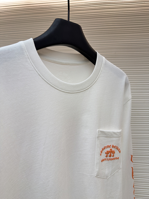 クロムハーツスーパーコピー スタイリッシュなオレンジ色のサンスクリット語ロゴ入り長袖シャツ