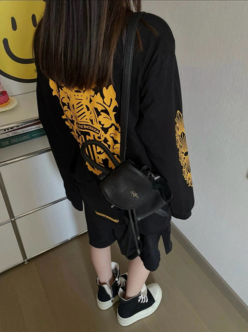 クロムハーツ 背中に黄色の蔓の剣の紺色の長袖シャツ