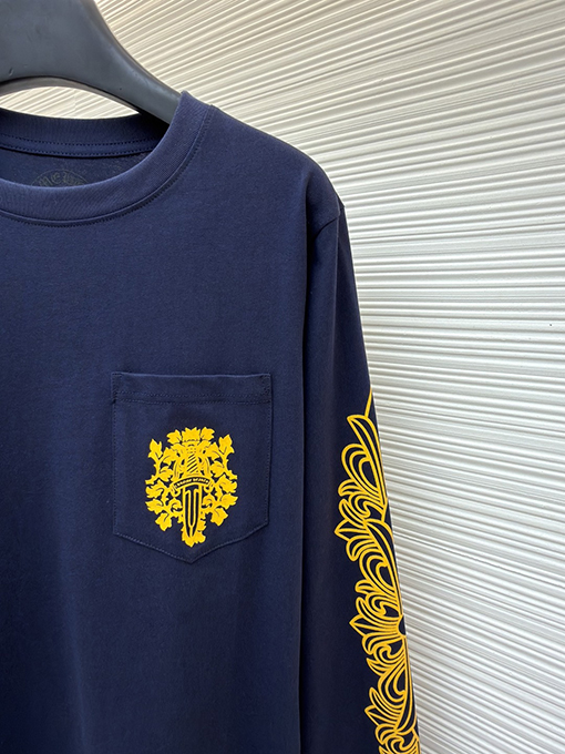 クロムハーツ 背中に黄色の蔓の剣の紺色の長袖シャツ