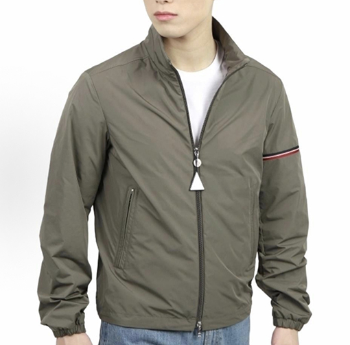 モンクレール 袖ポケット付きスタンドカラー防風ジャケット