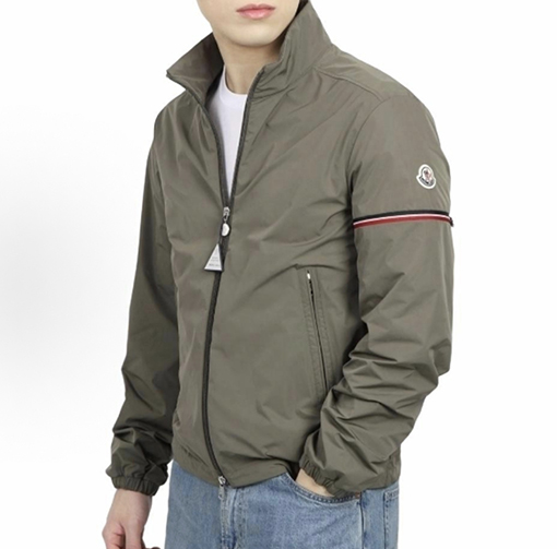 モンクレール 袖ポケット付きスタンドカラー防風ジャケット