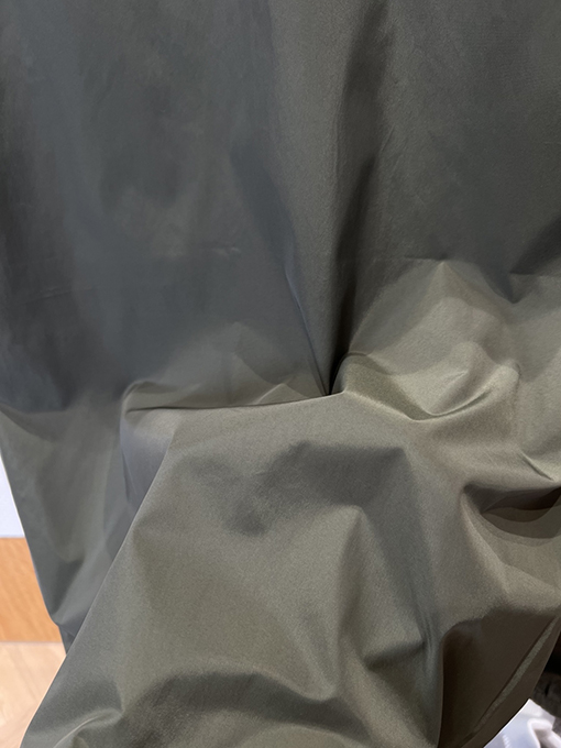 モンクレール 袖ポケット付きスタンドカラー防風ジャケット