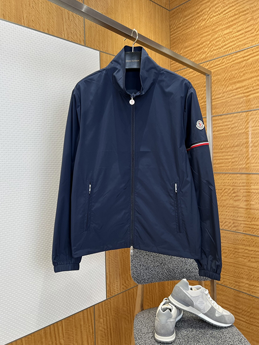 モンクレール 袖ポケット付きスタンドカラー防風ジャケット
