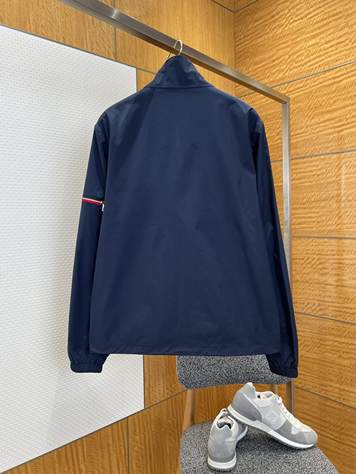 モンクレール 袖ポケット付きスタンドカラー防風ジャケット