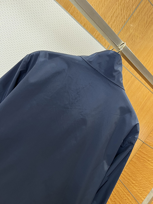 モンクレール 袖ポケット付きスタンドカラー防風ジャケット