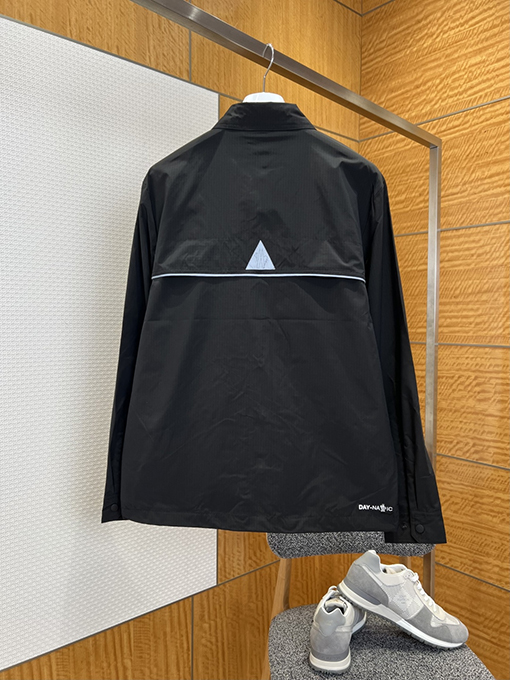 モンクレールスーパーコピー マルチポケットのワークウェアスタイルのラペルジャケット