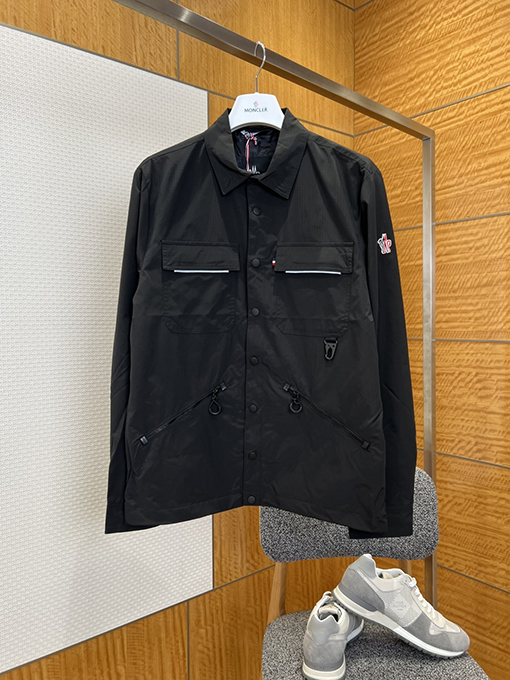 モンクレールスーパーコピー マルチポケットのワークウェアスタイルのラペルジャケット