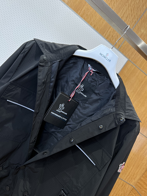 モンクレールスーパーコピー マルチポケットのワークウェアスタイルのラペルジャケット