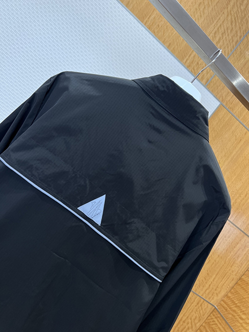 モンクレールスーパーコピー マルチポケットのワークウェアスタイルのラペルジャケット