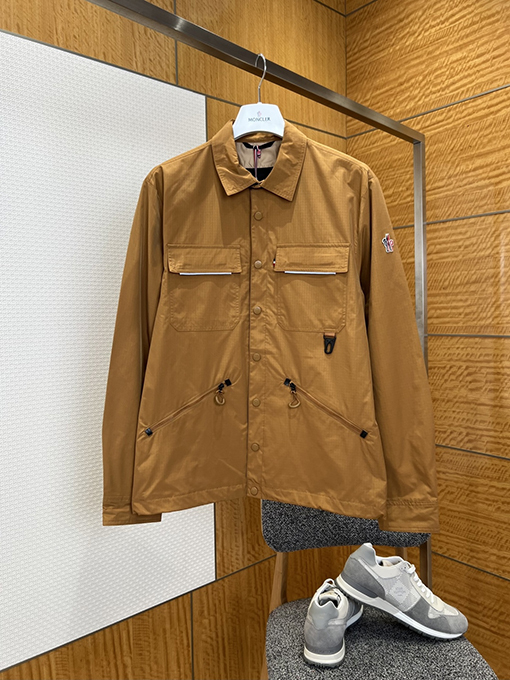 モンクレールスーパーコピー マルチポケットのワークウェアスタイルのラペルジャケット