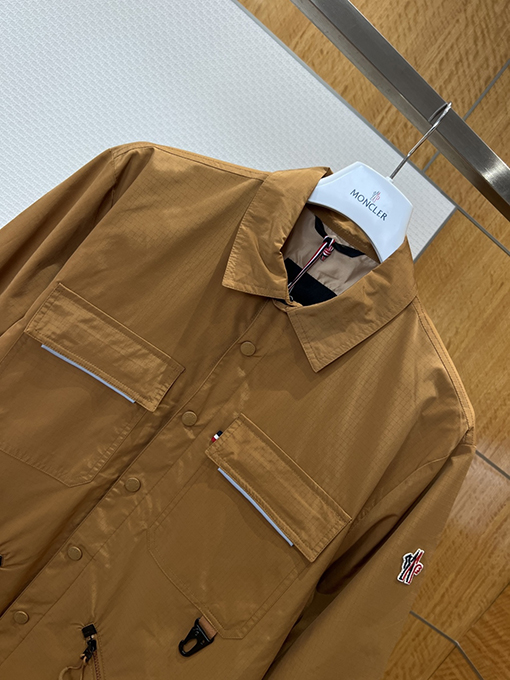 モンクレールスーパーコピー マルチポケットのワークウェアスタイルのラペルジャケット