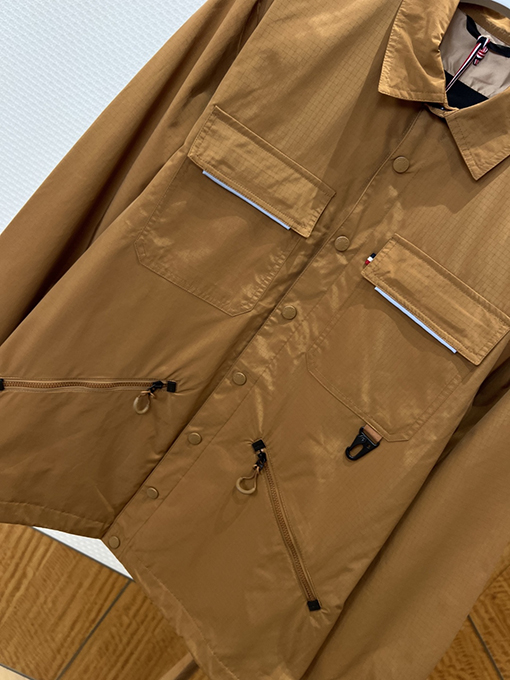 モンクレールスーパーコピー マルチポケットのワークウェアスタイルのラペルジャケット