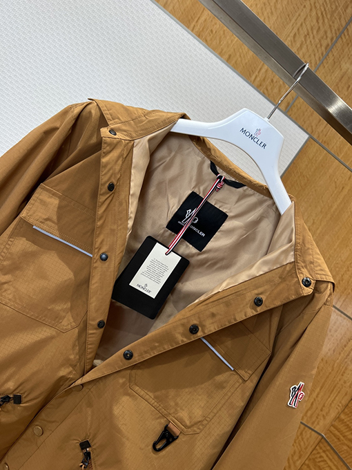 モンクレールスーパーコピー マルチポケットのワークウェアスタイルのラペルジャケット