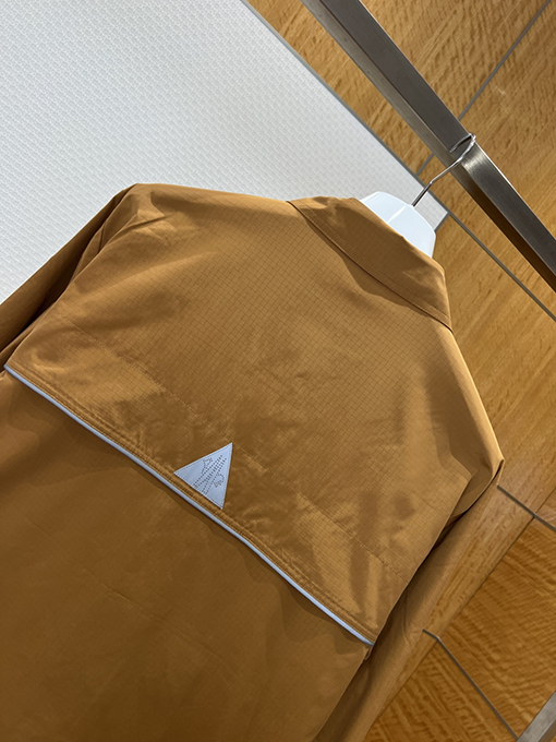 モンクレールスーパーコピー マルチポケットのワークウェアスタイルのラペルジャケット