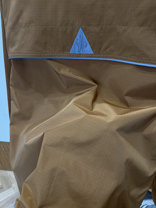 モンクレールスーパーコピー マルチポケットのワークウェアスタイルのラペルジャケット