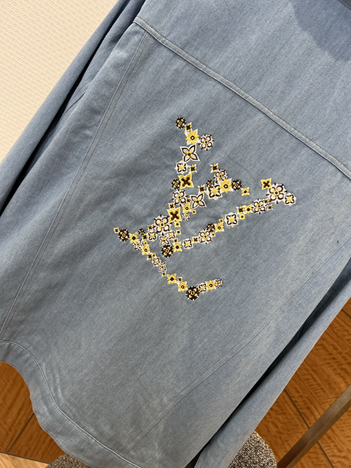 ルイヴィトン 手書きロゴ刺繍り襟付きデニムジャケット