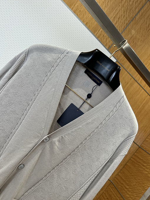 ルイヴィトンコピー モノグラム入りジャカードVネックニットカーディガン