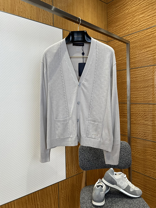 ルイヴィトンコピー モノグラム入りジャカードVネックニットカーディガン