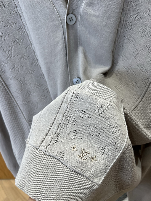 ルイヴィトンコピー モノグラム入りジャカードVネックニットカーディガン