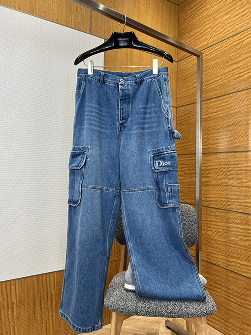 ディオールブランドコピー DIOR 刺繍の大きなポケット付きりワイドレッグカーゴジーンズ