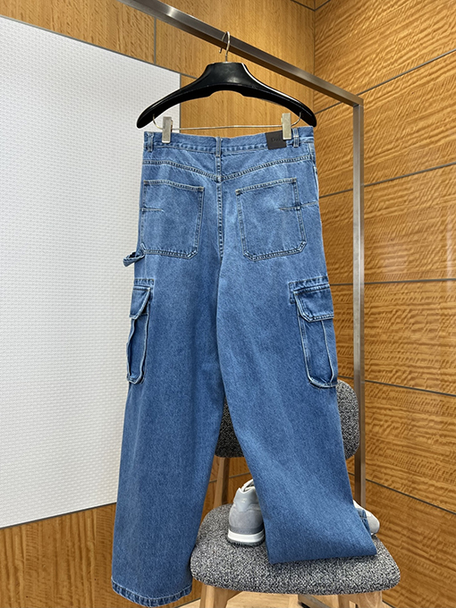 ディオールブランドコピー DIOR 刺繍の大きなポケット付きりワイドレッグカーゴジーンズ